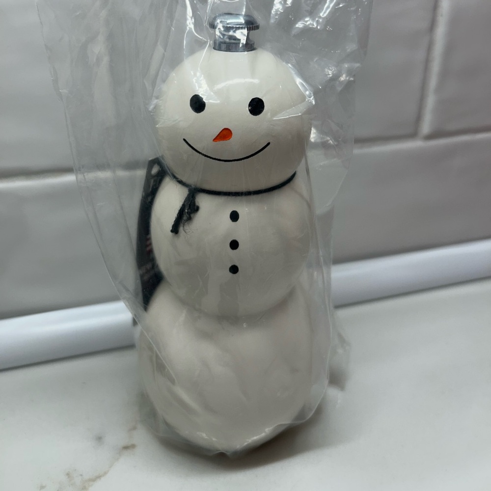 Crate & barrel snowman pepper mill new!